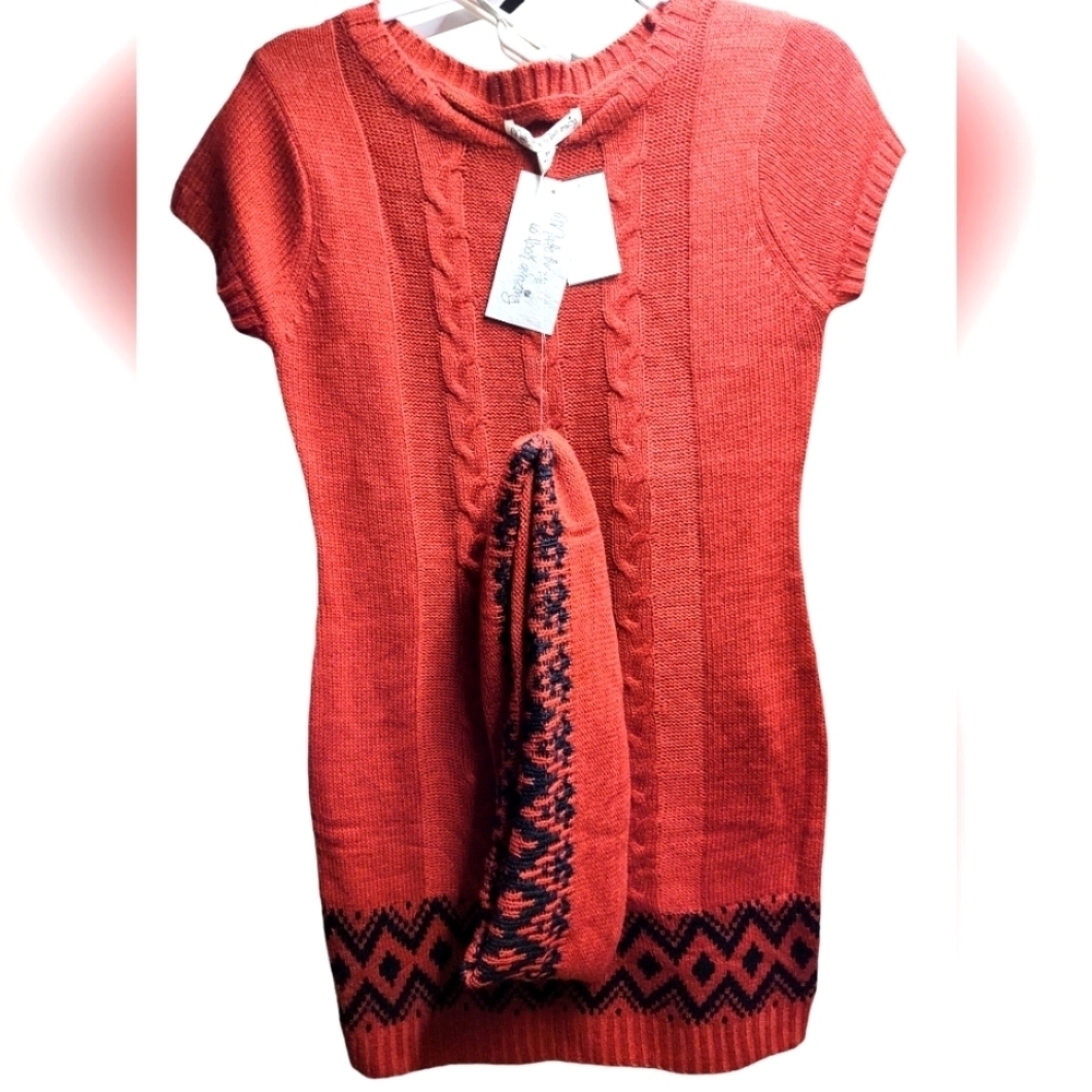 NWT Made To Look Amazing Long sweater & matching scarf set
